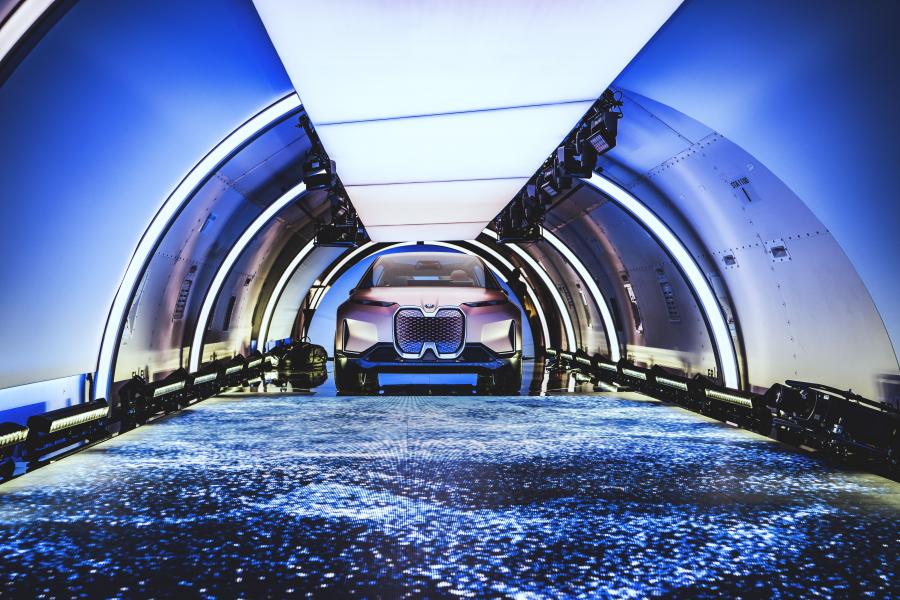  BMW Vision iNEXT 2018 года  (фото 71 из 128)